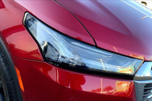 Used 2023 Chevrolet Traverse LT w/ Rear Camera Mirror Package image 28