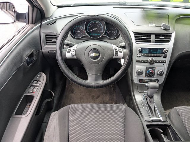 Used 2010 Chevrolet Malibu LT FWD image 15