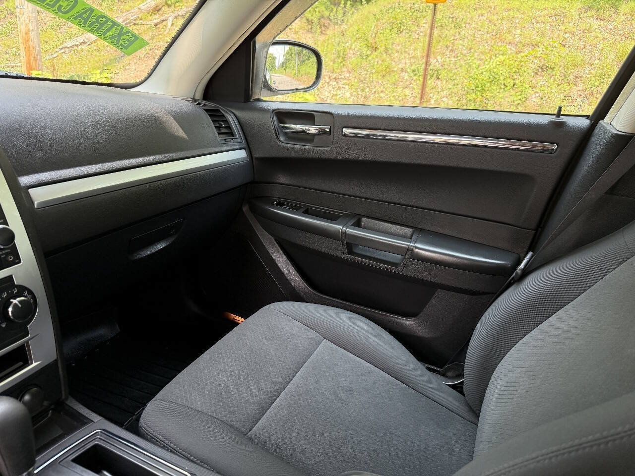Used 2009 Chrysler 300 LX RWD image 13