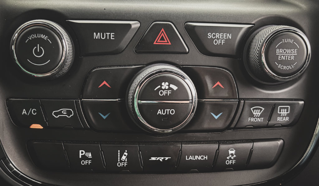 Used 2018 Dodge Durango SRT w/ SRT Interior Appearance Group AWD/4WD image 18