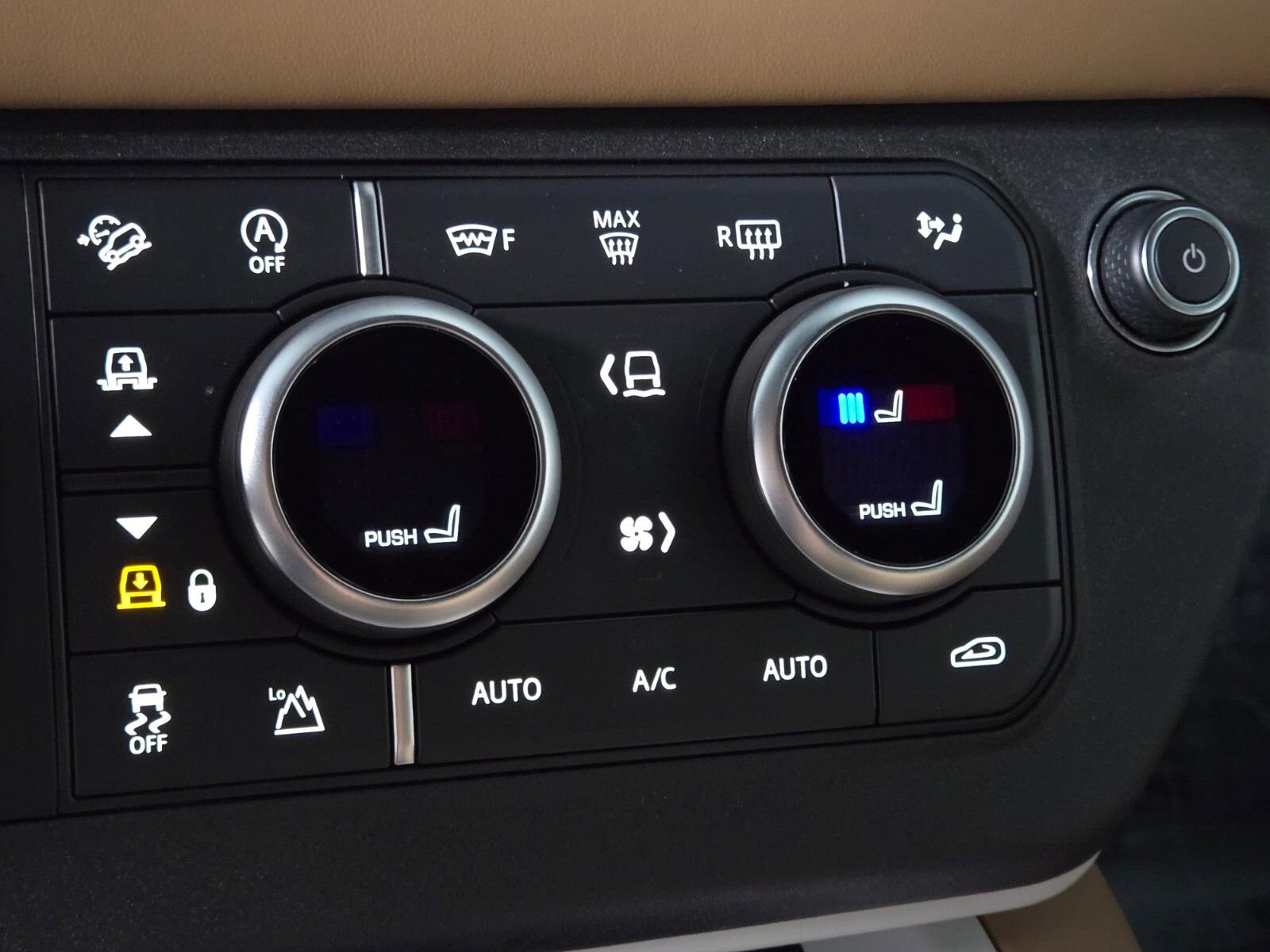 Used 2025 Land Rover Defender 110 X-Dynamic SE image 33