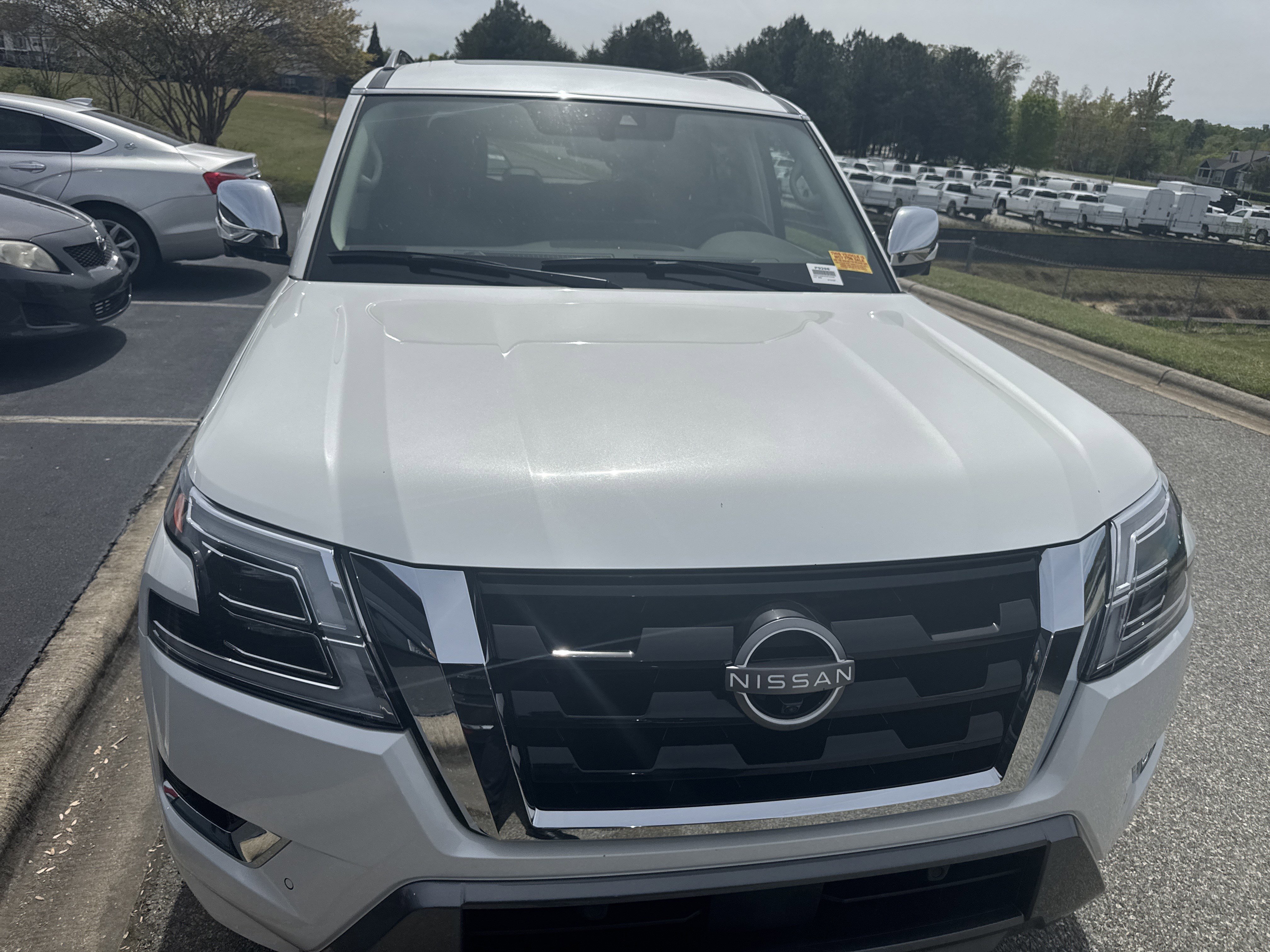 Used 2023 Nissan Armada Platinum w/ Captain's Chairs Package AWD/4WD image 3