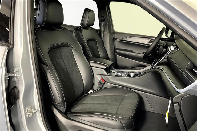 New 2025 Jeep Grand Cherokee L Altitude image 12