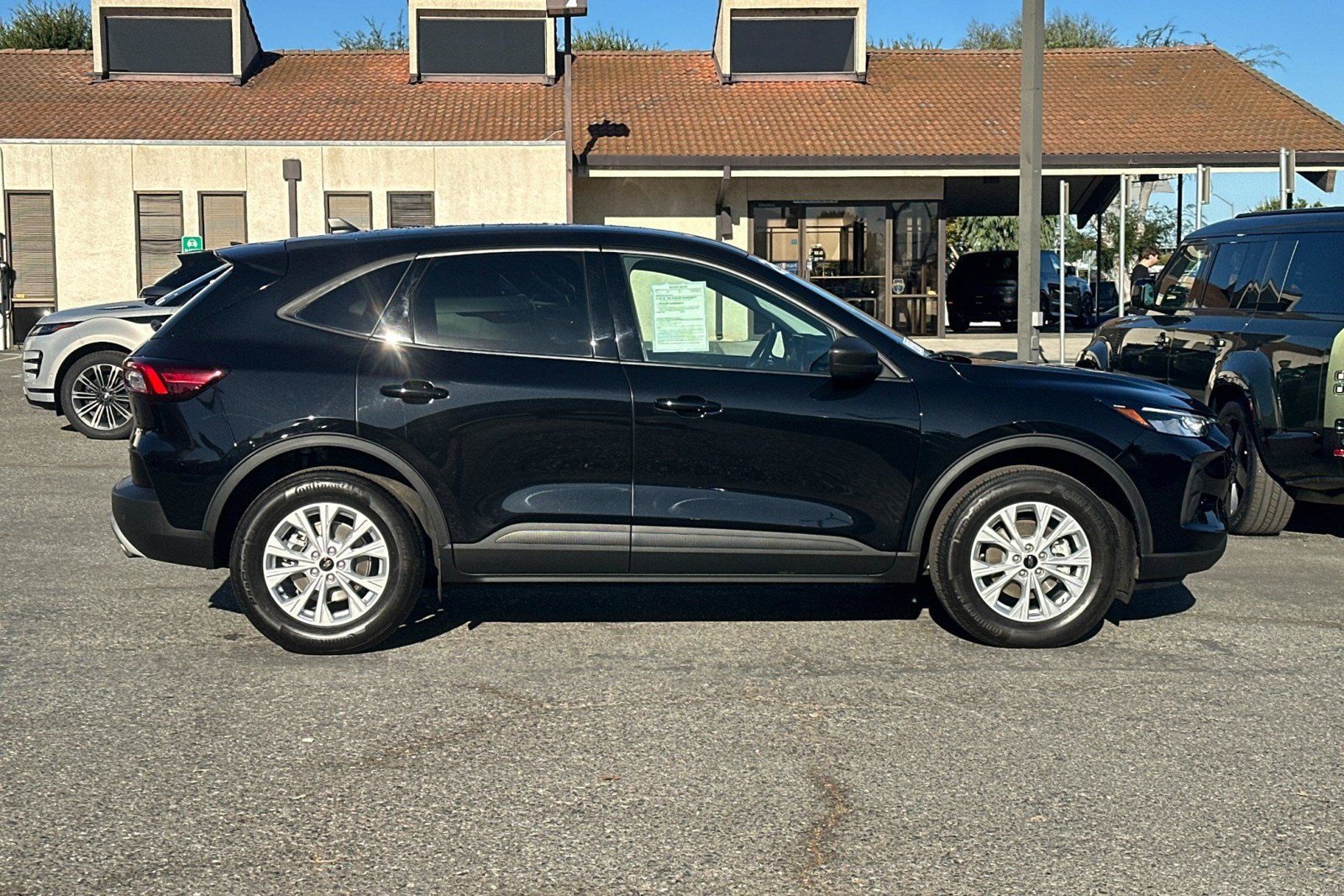 Used 2025 Ford Escape Active w/ Active Premium Tech Pack AWD/4WD image 8