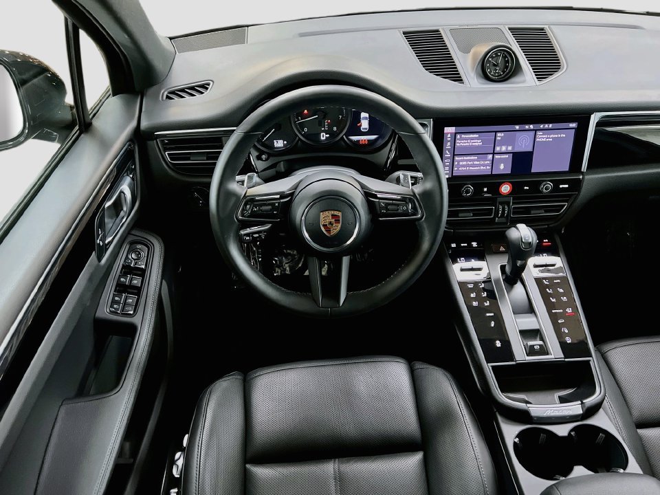 Certified 2026 Porsche Macan AWD/4WD image 25