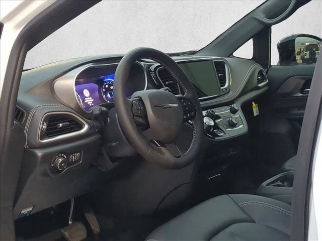 New 2026 Chrysler Pacifica Select w/ S Appearance Package FWD image 3