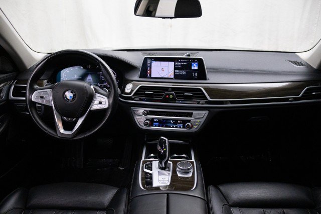 Used 2020 BMW 750i xDrive AWD/4WD image 16