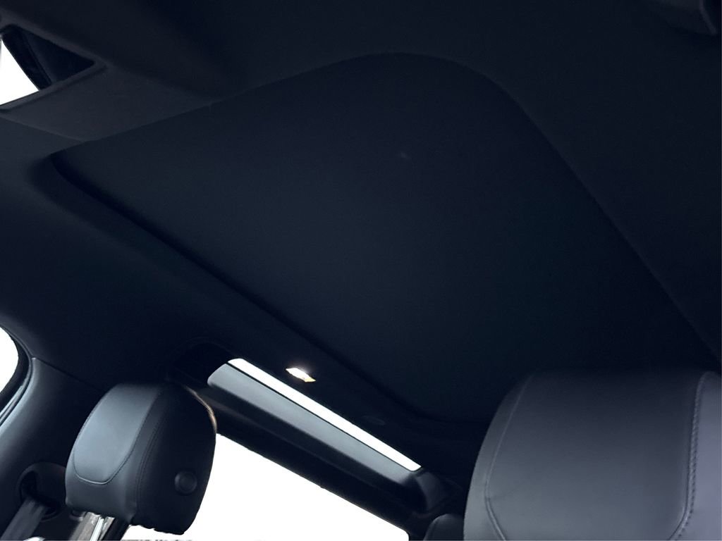 Used 2023 Land Rover Defender 90 S image 23