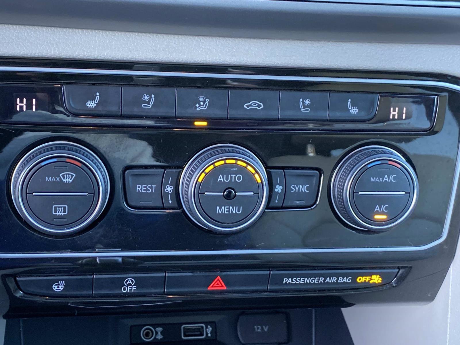 Used 2019 Volkswagen Atlas SEL Premium image 18