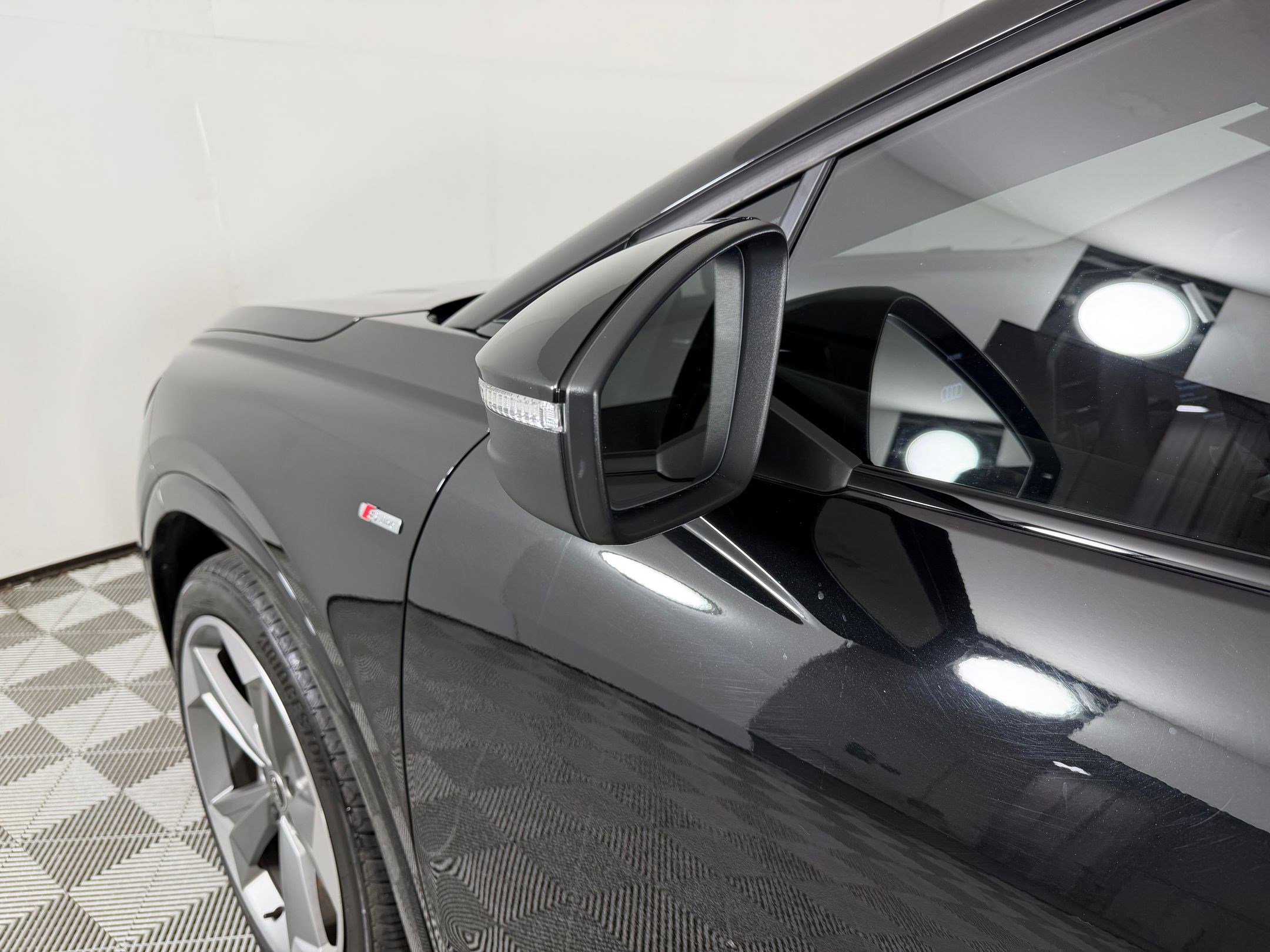 Used 2025 Audi Q4 e-tron Premium Plus image 20