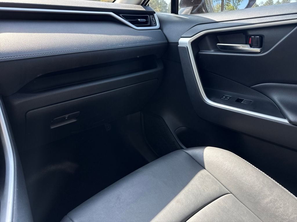 Used 2022 Toyota RAV4 XLE Premium image 21
