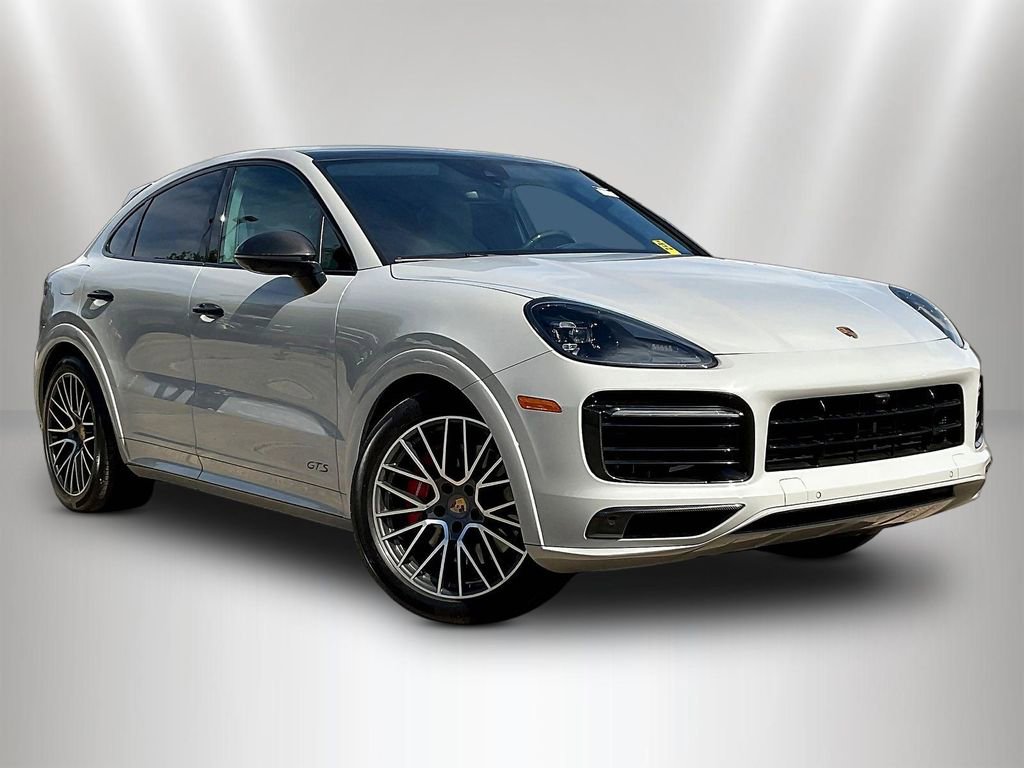 Used 2022 Porsche Cayenne GTS AWD/4WD image 3