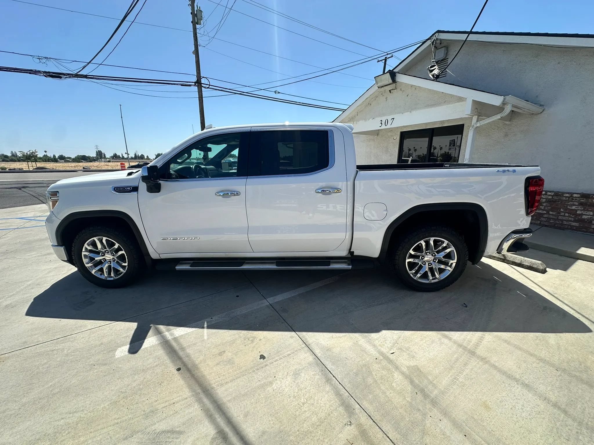 Used 2020 GMC Sierra 1500 SLT w/ SLT Premium Plus Package AWD/4WD image 9