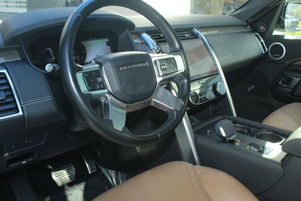 Used 2023 Land Rover Discovery Metropolitan Edition image 15