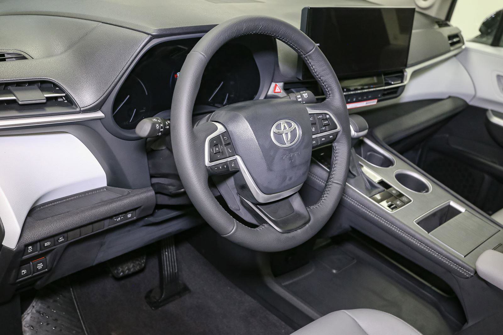 New 2026 Toyota Sienna XLE image 19