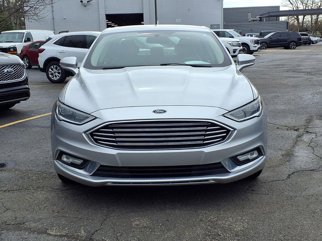 Used 2017 Ford Fusion SE w/ Fusion SE Technology Package image 5