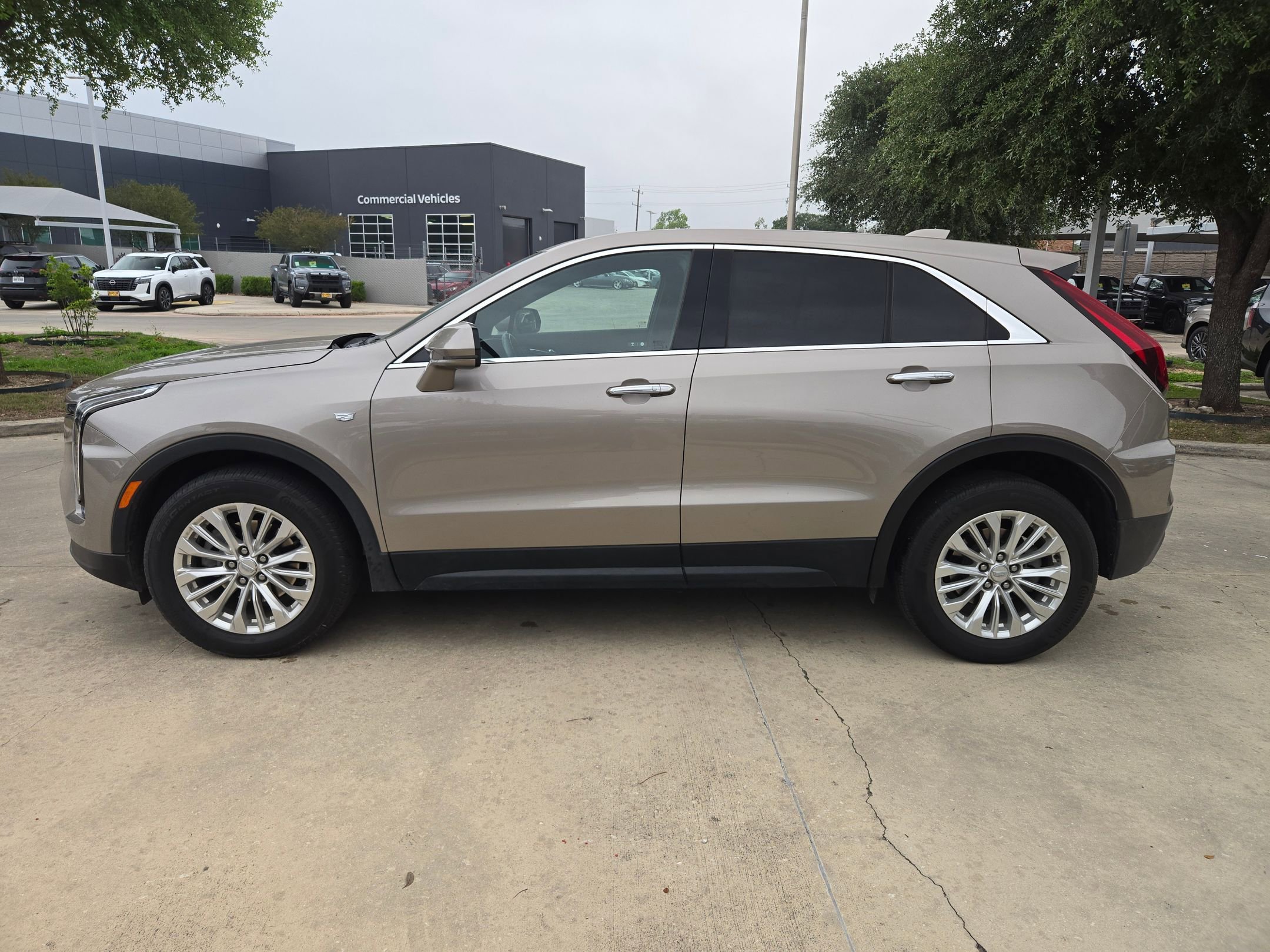 Used 2024 Cadillac XT4 Luxury w/ Cold Weather Package FWD image 6
