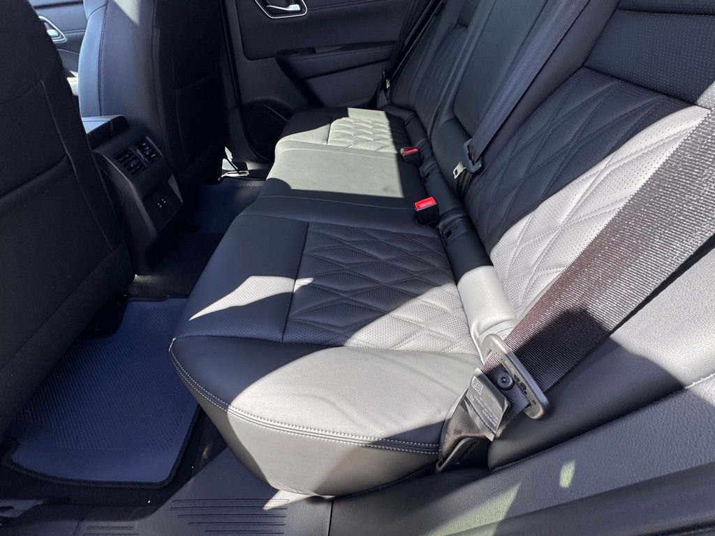 New 2026 Nissan Rogue Platinum image 13