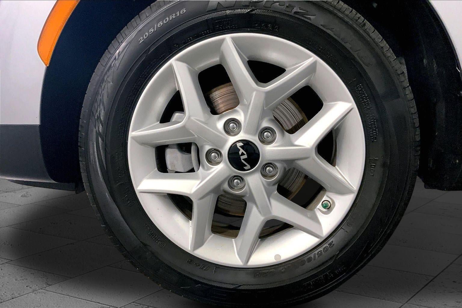 Certified 2025 Kia Soul LX w/ LX Technology Package FWD image 9