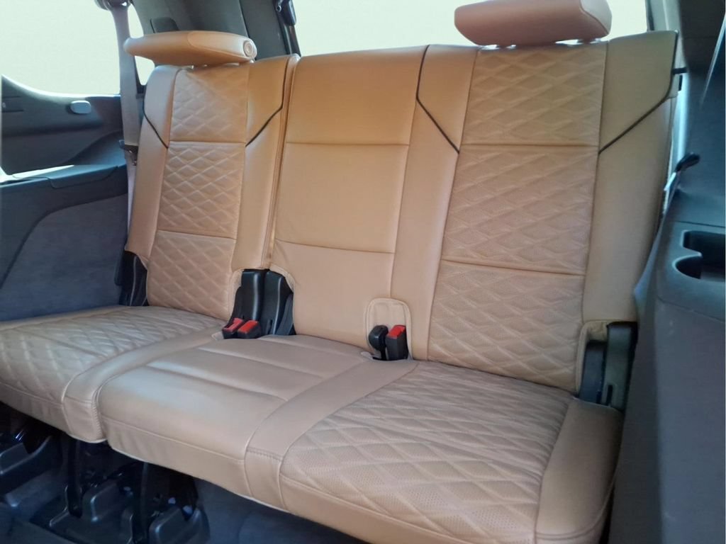 Used 2021 Cadillac Escalade Premium Luxury AWD/4WD image 17