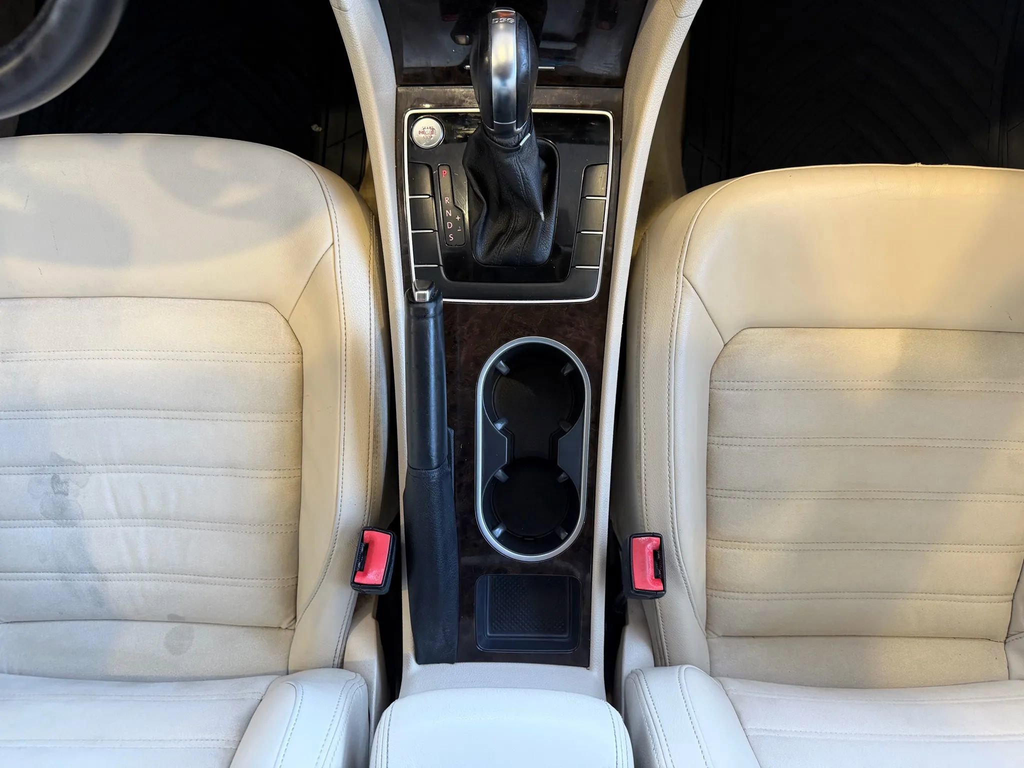 Used 2014 Volkswagen Passat TDI SEL Premium image 17