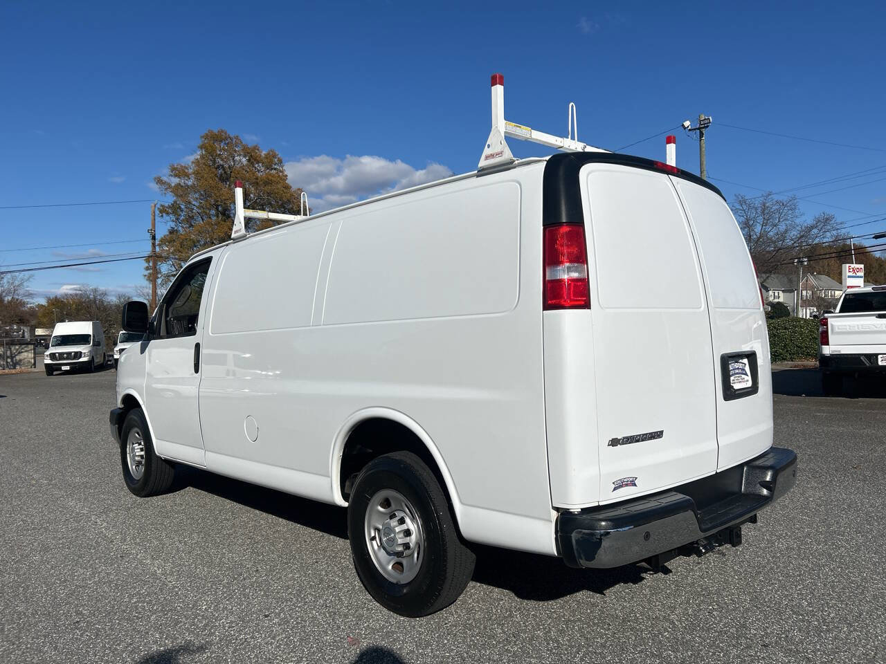 Used 2018 Chevrolet Express 2500 w/ Driver Convenience Package image 10