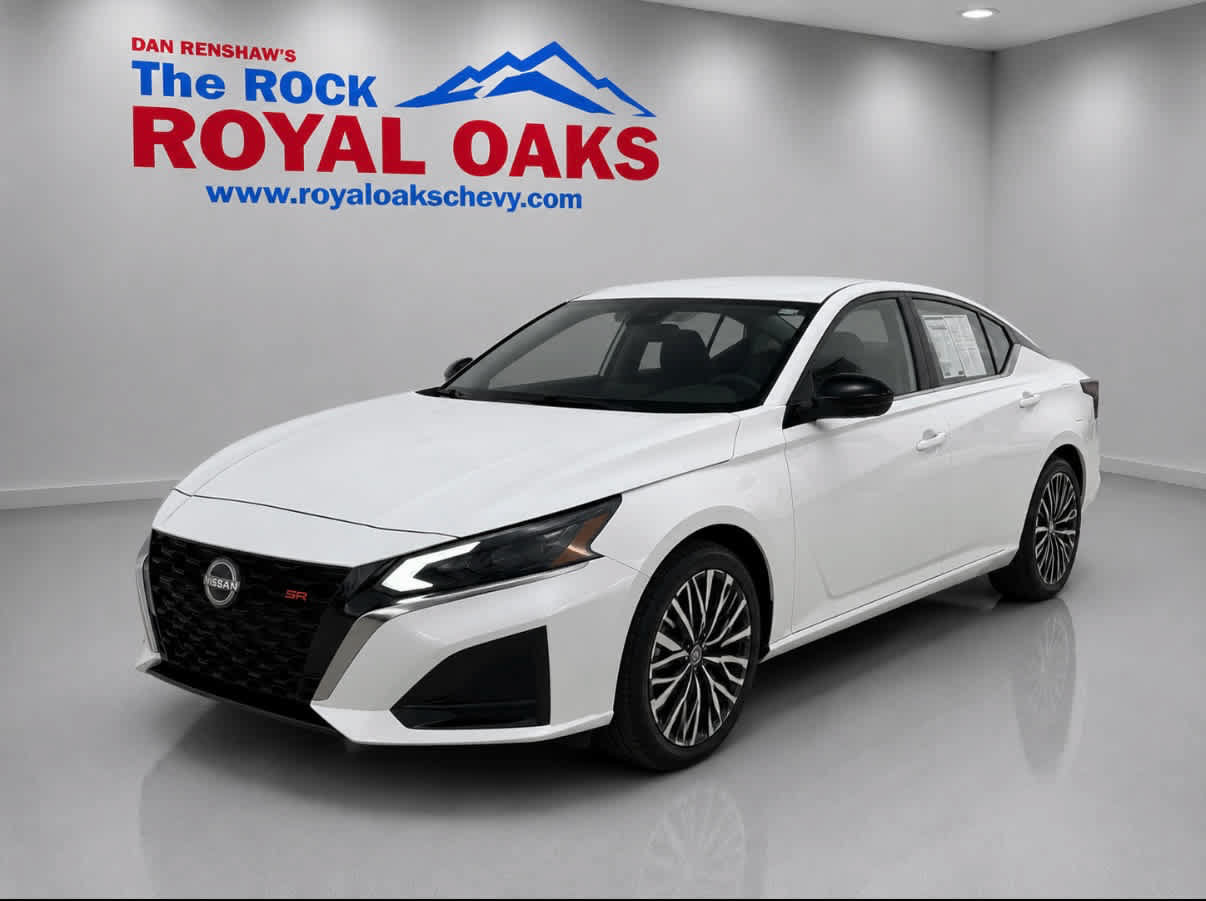 Used 2025 Nissan Altima 2.5 SV FWD image 1
