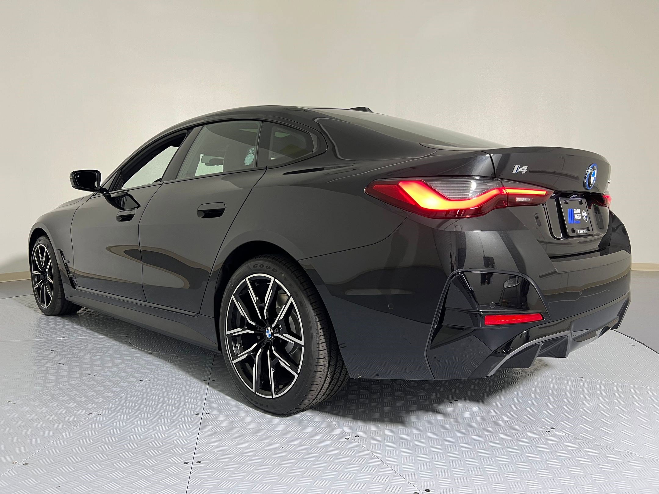 Used 2025 BMW i4 eDrive40 w/ M Sport Package image 3