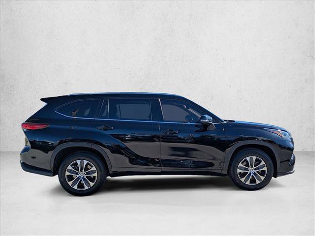 Used 2020 Toyota Highlander XLE image 4