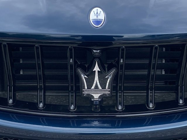 Used 2024 Maserati Levante Trofeo image 11
