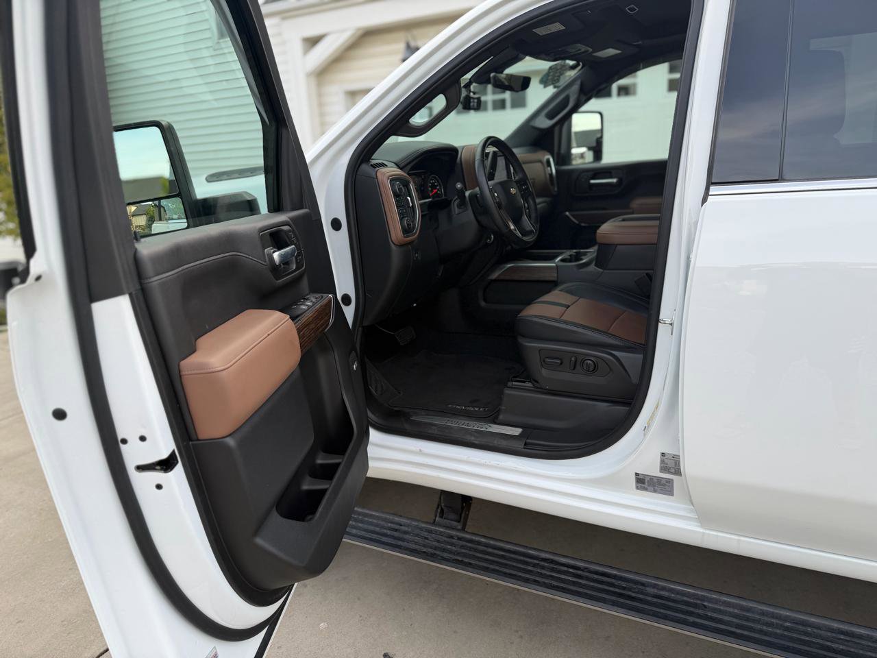 Used 2022 Chevrolet Silverado 2500 High Country w/ LPO, Dark Essentials Package AWD/4WD image 12