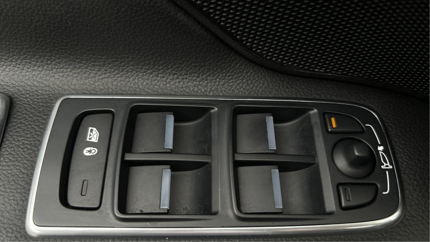 Used 2016 Jaguar XF Premium image 42