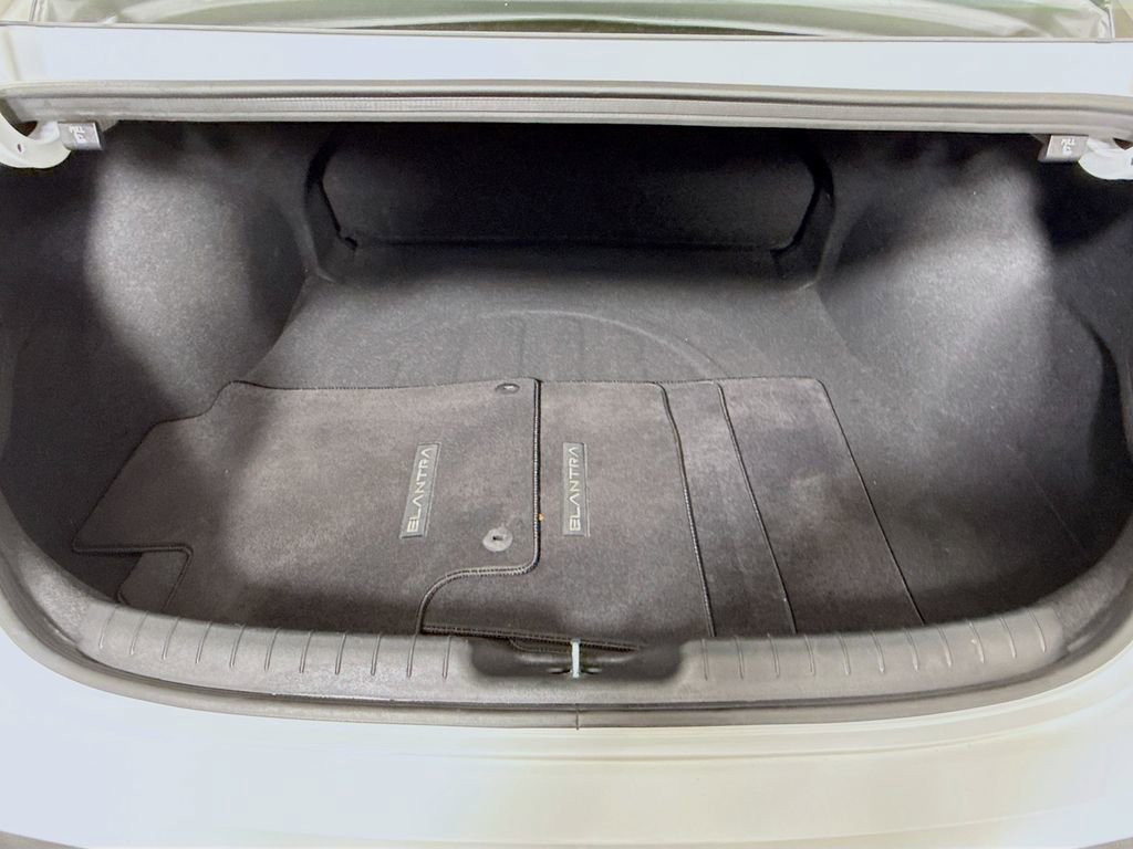 Certified 2025 Hyundai Elantra Sport FWD image 26