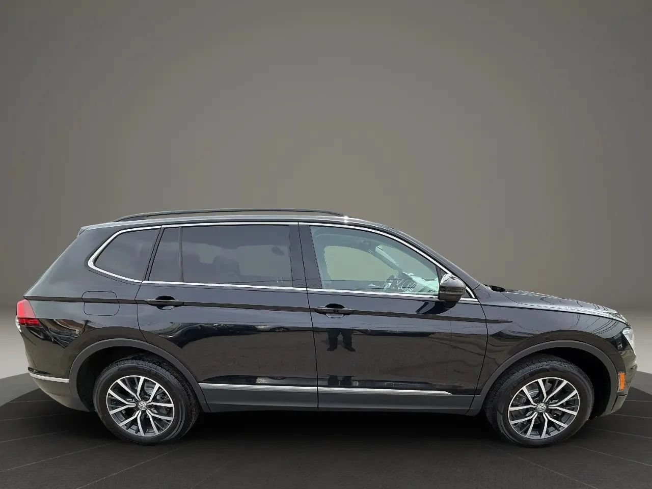Used 2020 Volkswagen Tiguan SE AWD/4WD image 4