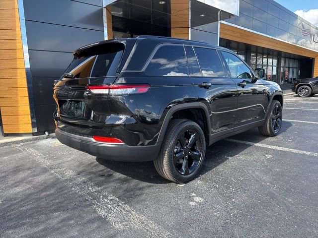 New 2026 Jeep Grand Cherokee Limited w/ Limited Altitude Package AWD/4WD image 28