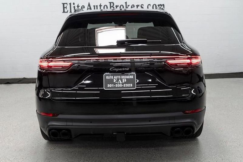 Used 2023 Porsche Cayenne Platinum Edition image 4