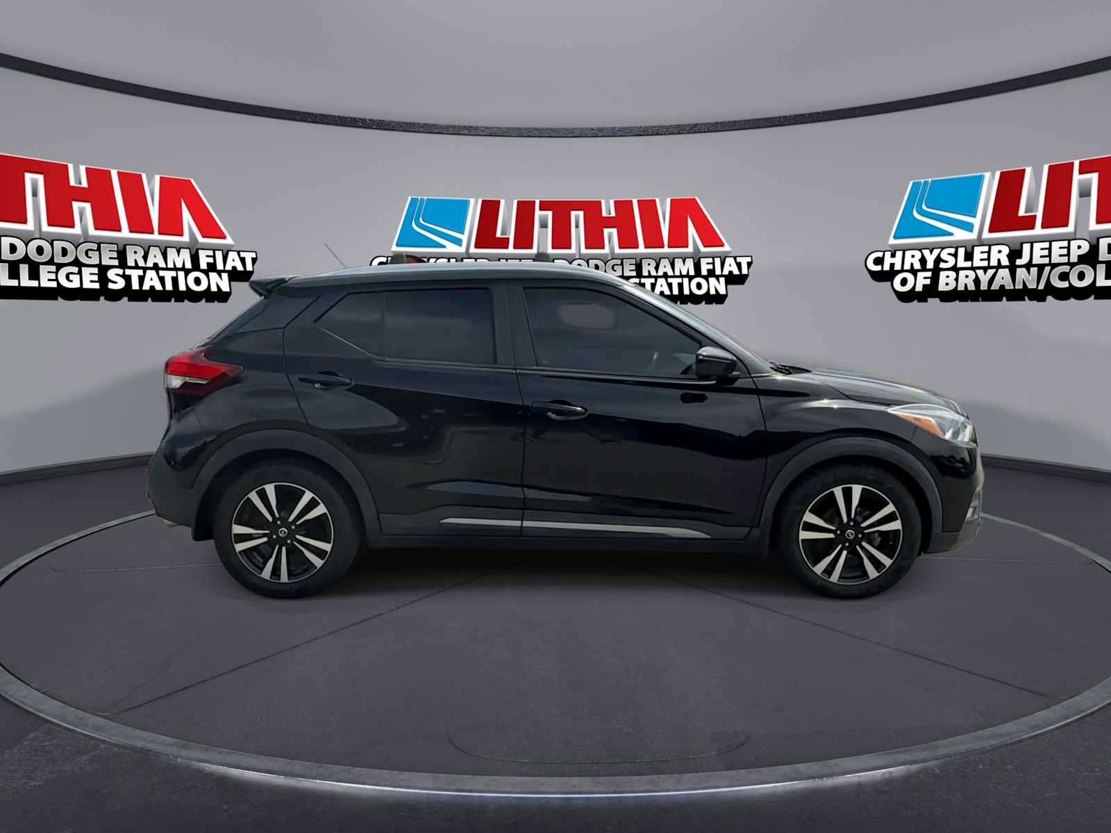 Used 2020 Nissan Kicks SR w/ SR Premium Package FWD image 9
