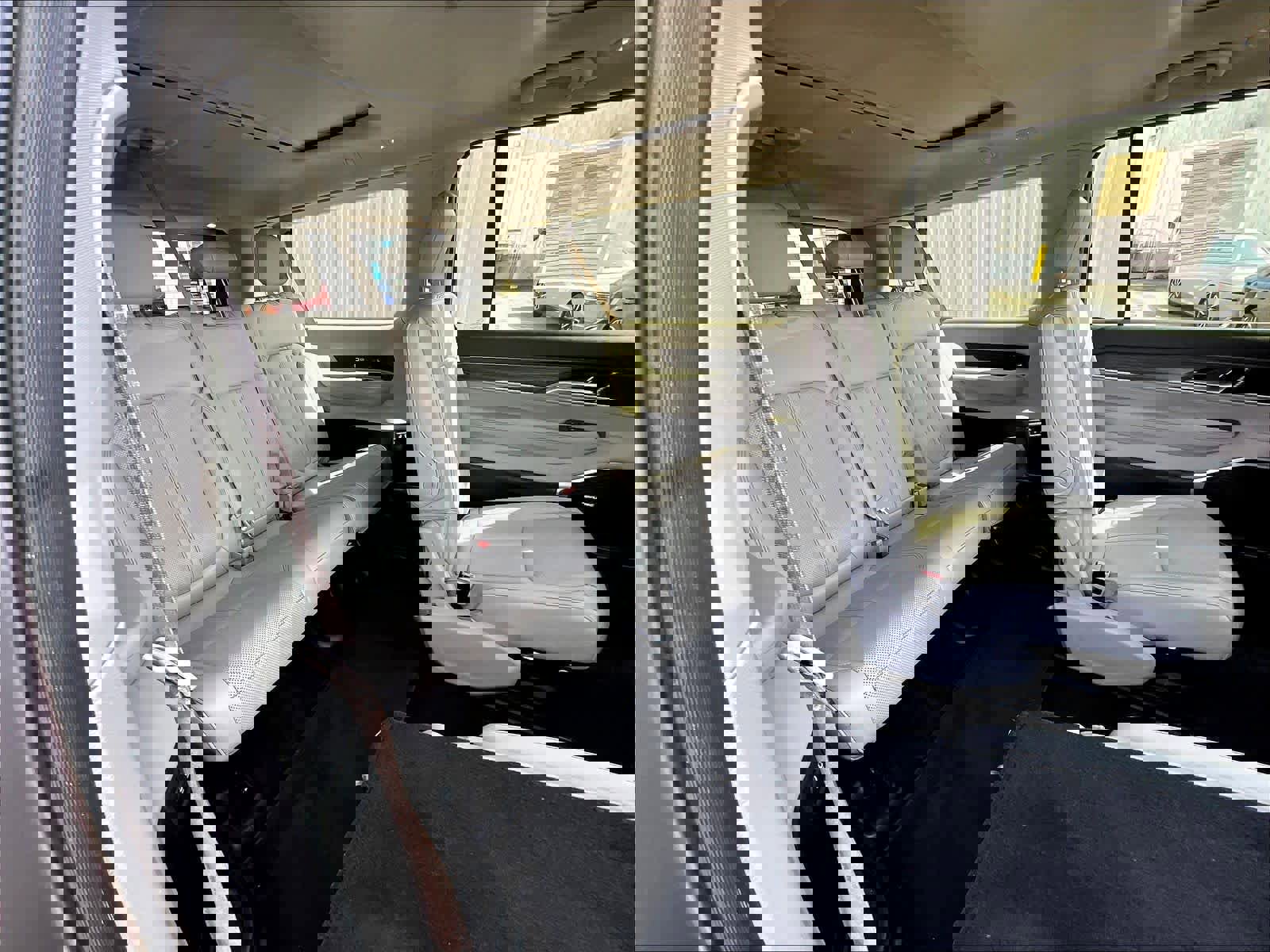 Used 2023 Jeep Wagoneer L Series II w/ Premium Group I image 17