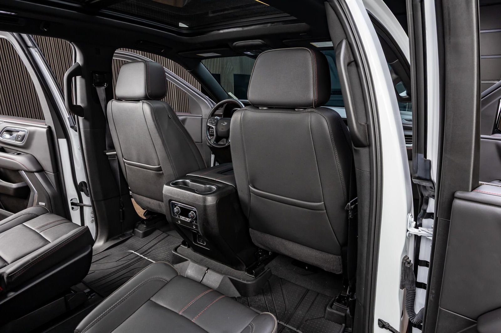 Used 2024 Chevrolet Tahoe RST w/ Luxury Package AWD/4WD image 32