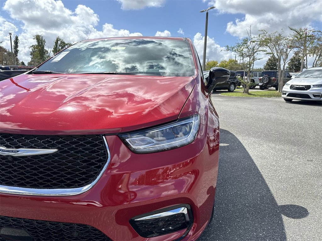 New 2026 Chrysler Pacifica Select image 8