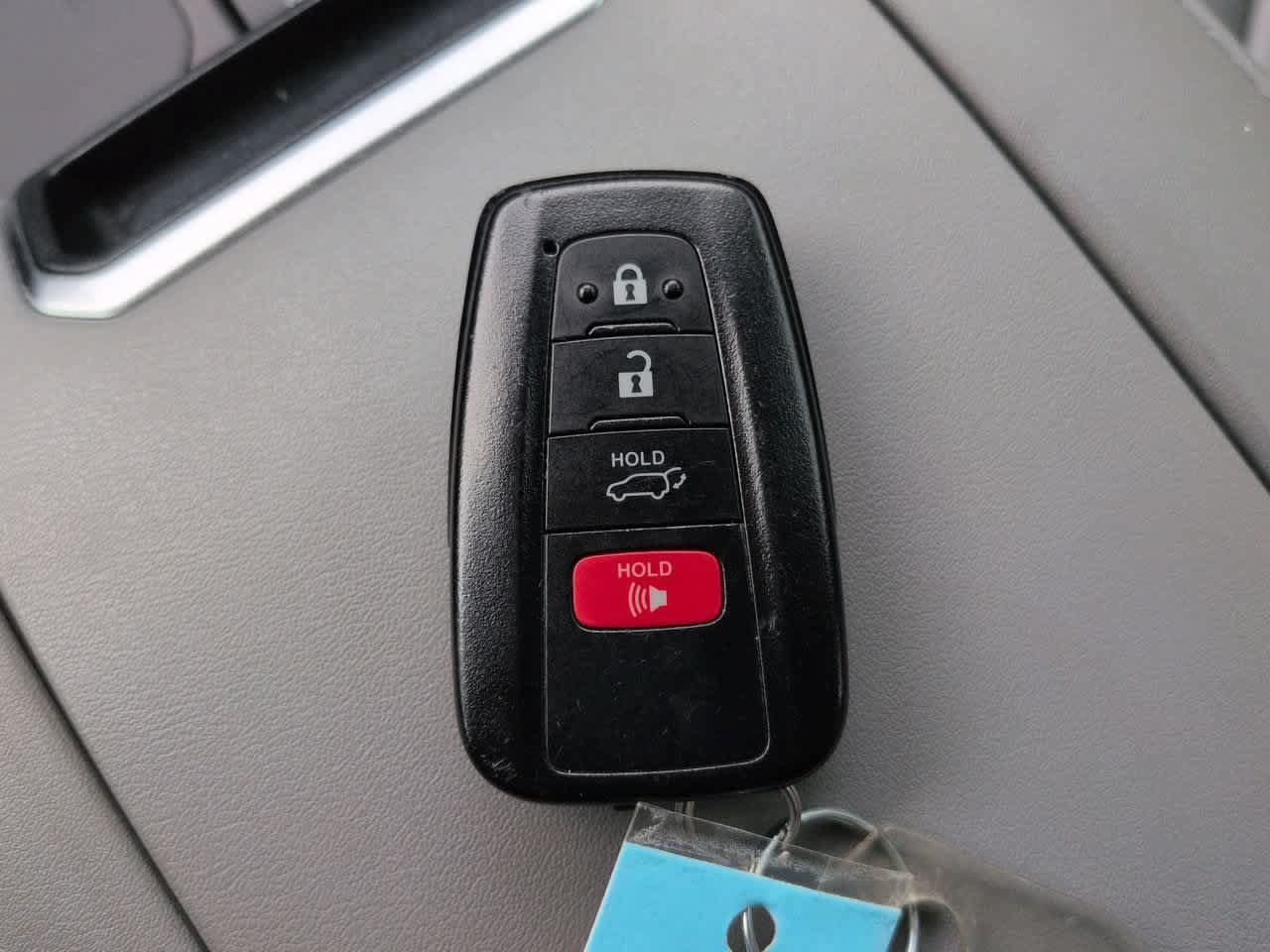 Used 2022 Toyota Highlander XLE FWD image 29