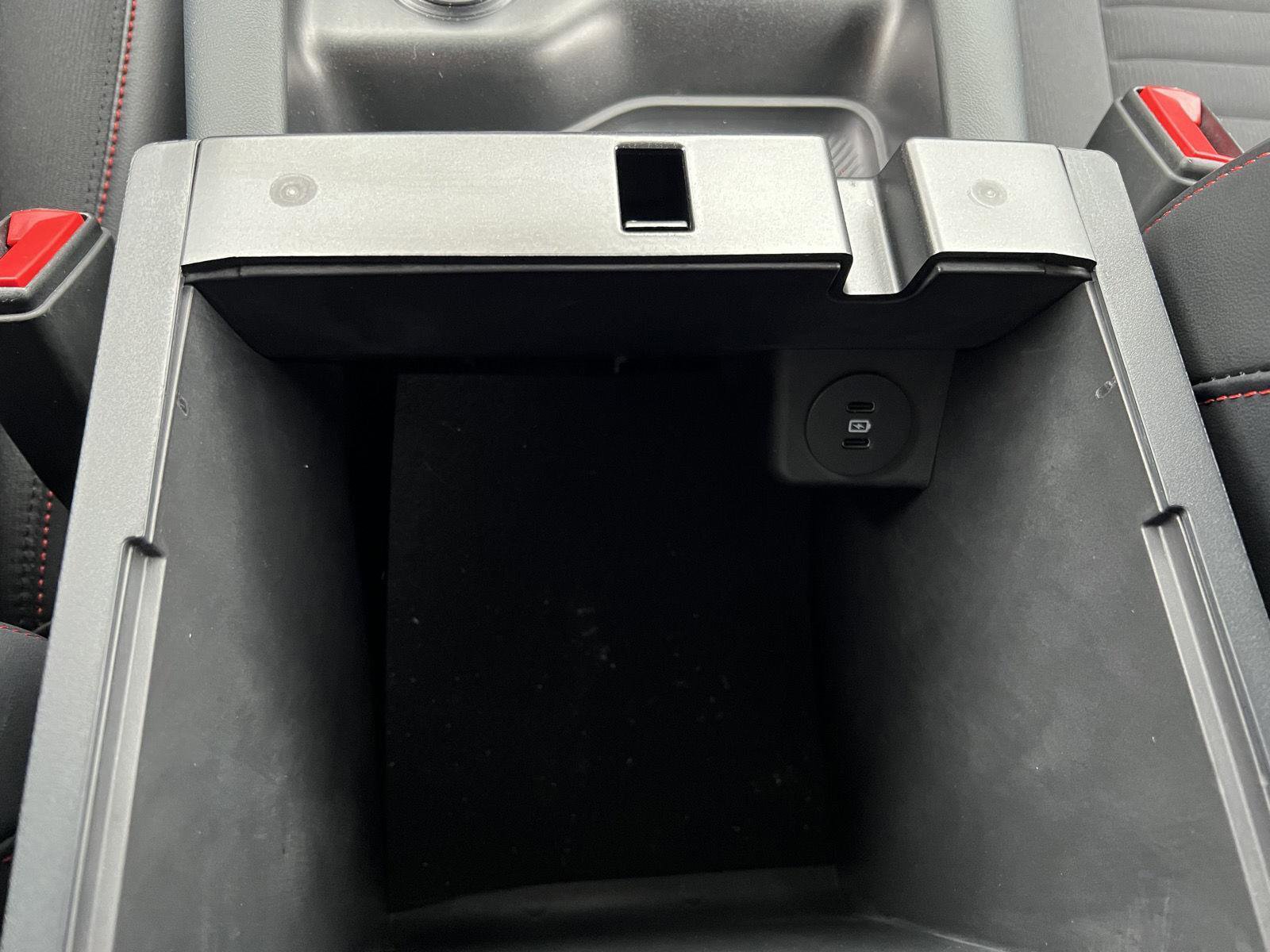 Used 2025 Ford Explorer ST-Line w/ ST-Line Street Pack AWD/4WD image 38