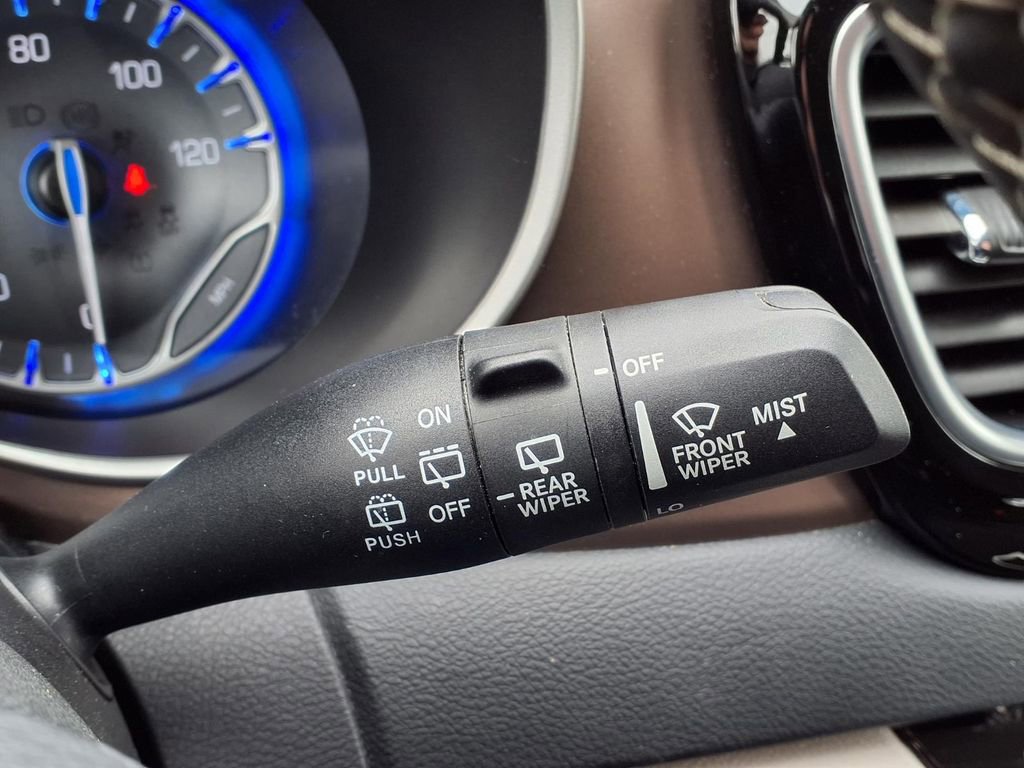 Used 2023 Chrysler Voyager LX image 22