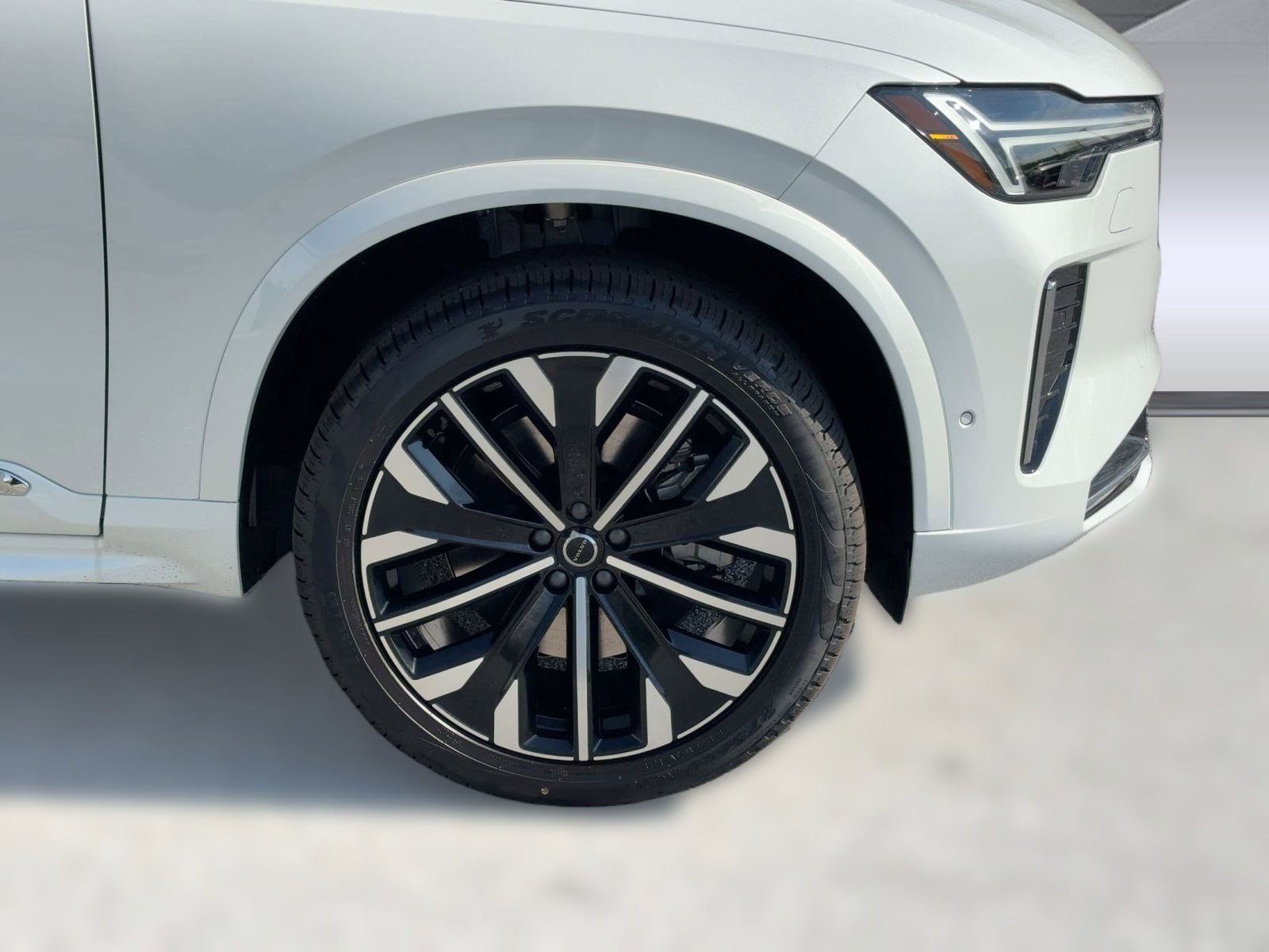 New 2026 Volvo XC90 T8 Plus w/ Protection Package Premier image 11