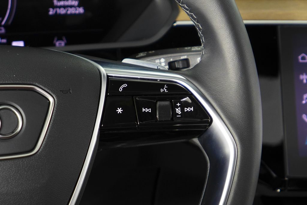 Used 2024 Audi Q8 e-tron Premium Plus w/ Premium Plus Package image 29