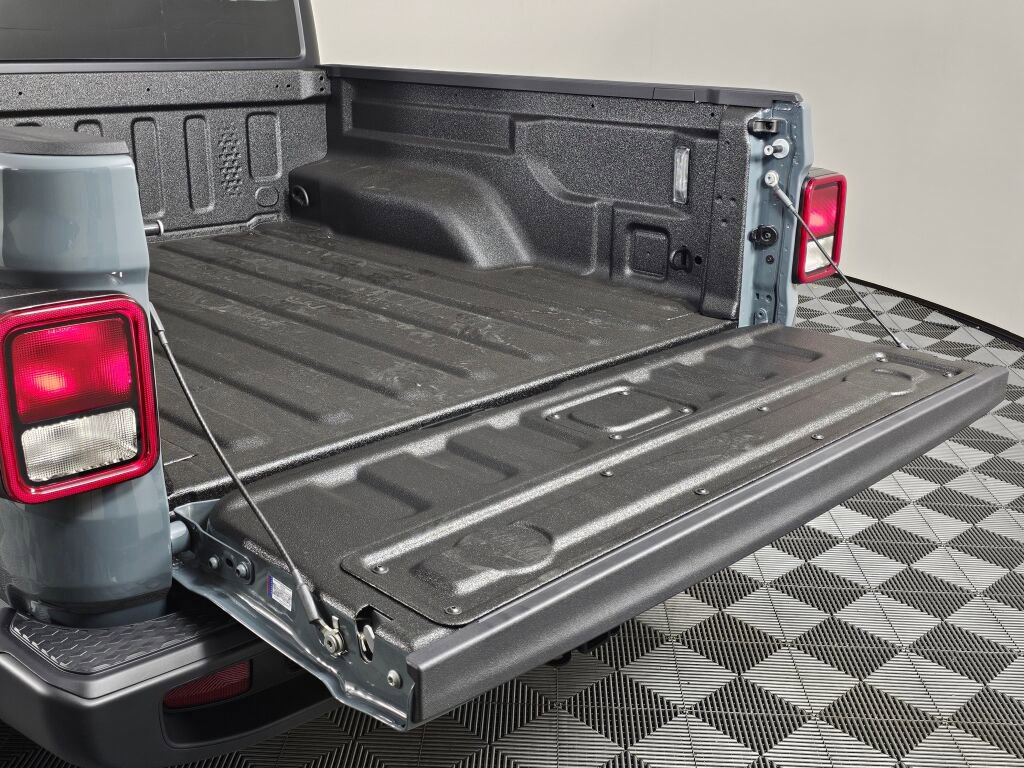 New 2025 Jeep Gladiator Sport image 13