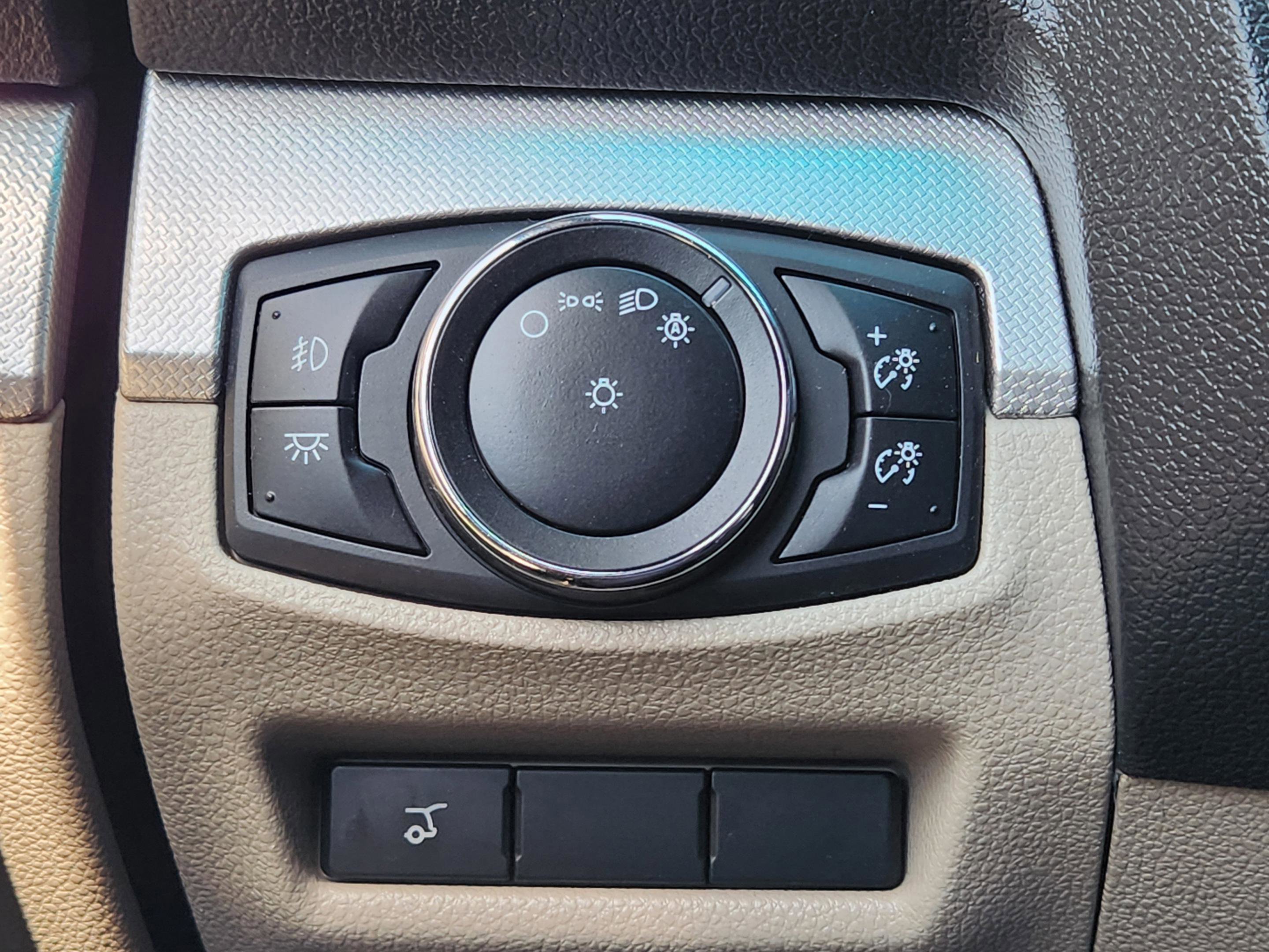 Used 2014 Ford Explorer XLT w/ Equipment Group 202A image 22
