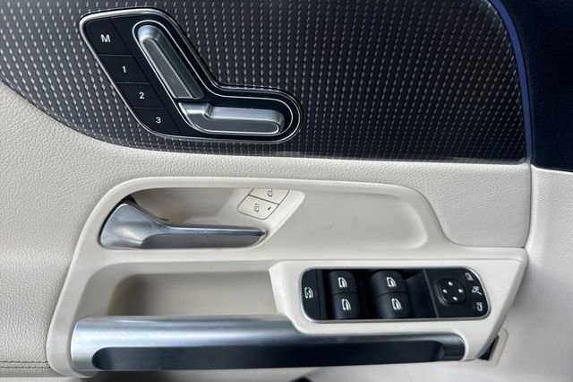 Used 2022 Mercedes-Benz GLB 250 image 11