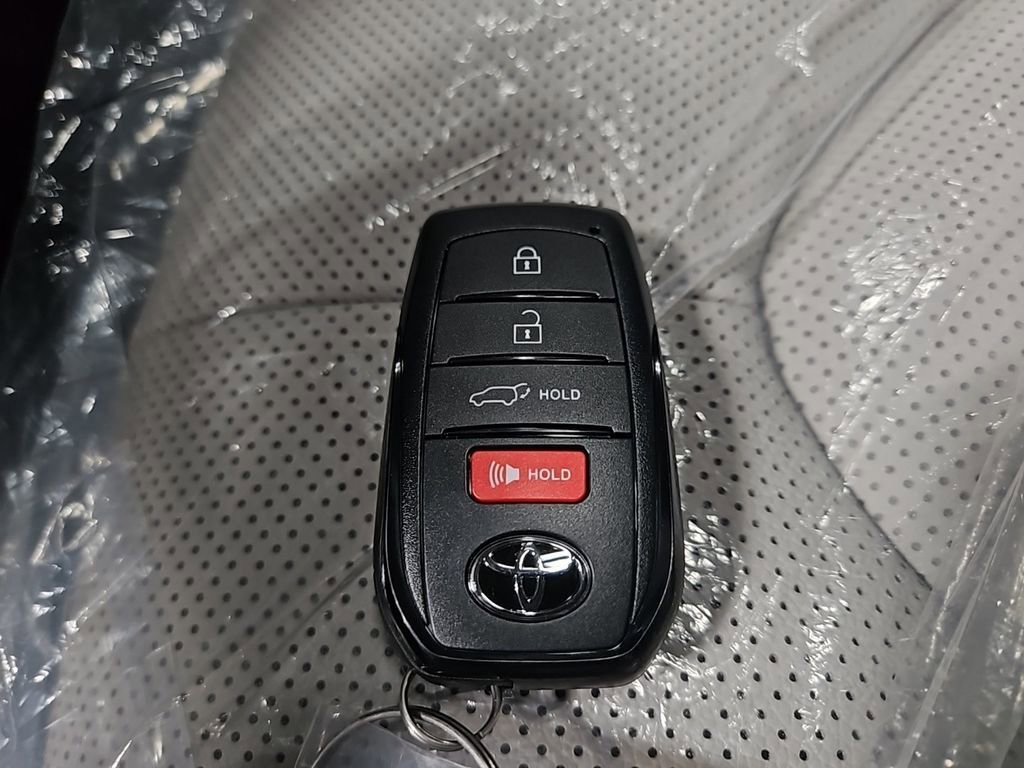 Used 2026 Toyota Grand Highlander Limited image 31