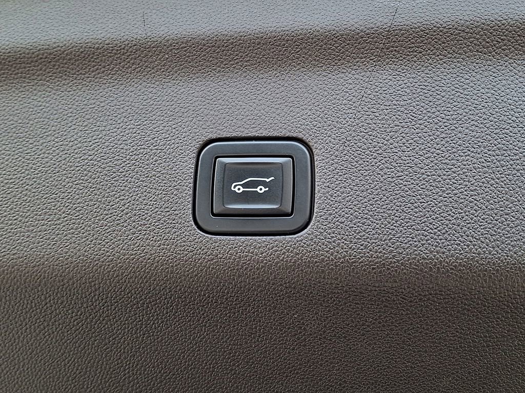 Used 2023 Chevrolet Suburban LT w/ Luxury Package image 31